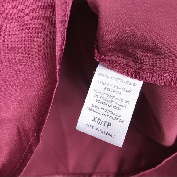 Ro & De Cold Shoulder Lace-Up Bell Sleeve Top XS - Picture 8 of 9